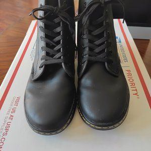 Classic Dr. Martens - Women's Size 7
